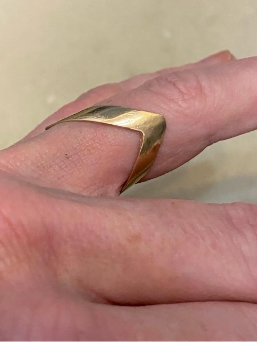 2.3g 14K Yellow Gold Chevron Ring